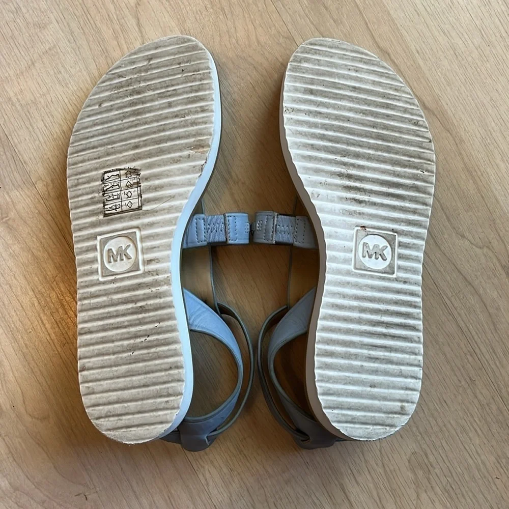 Michael Kors Farrow Thong Sandals Light Blue Size 7M Gladiator Chain Logo